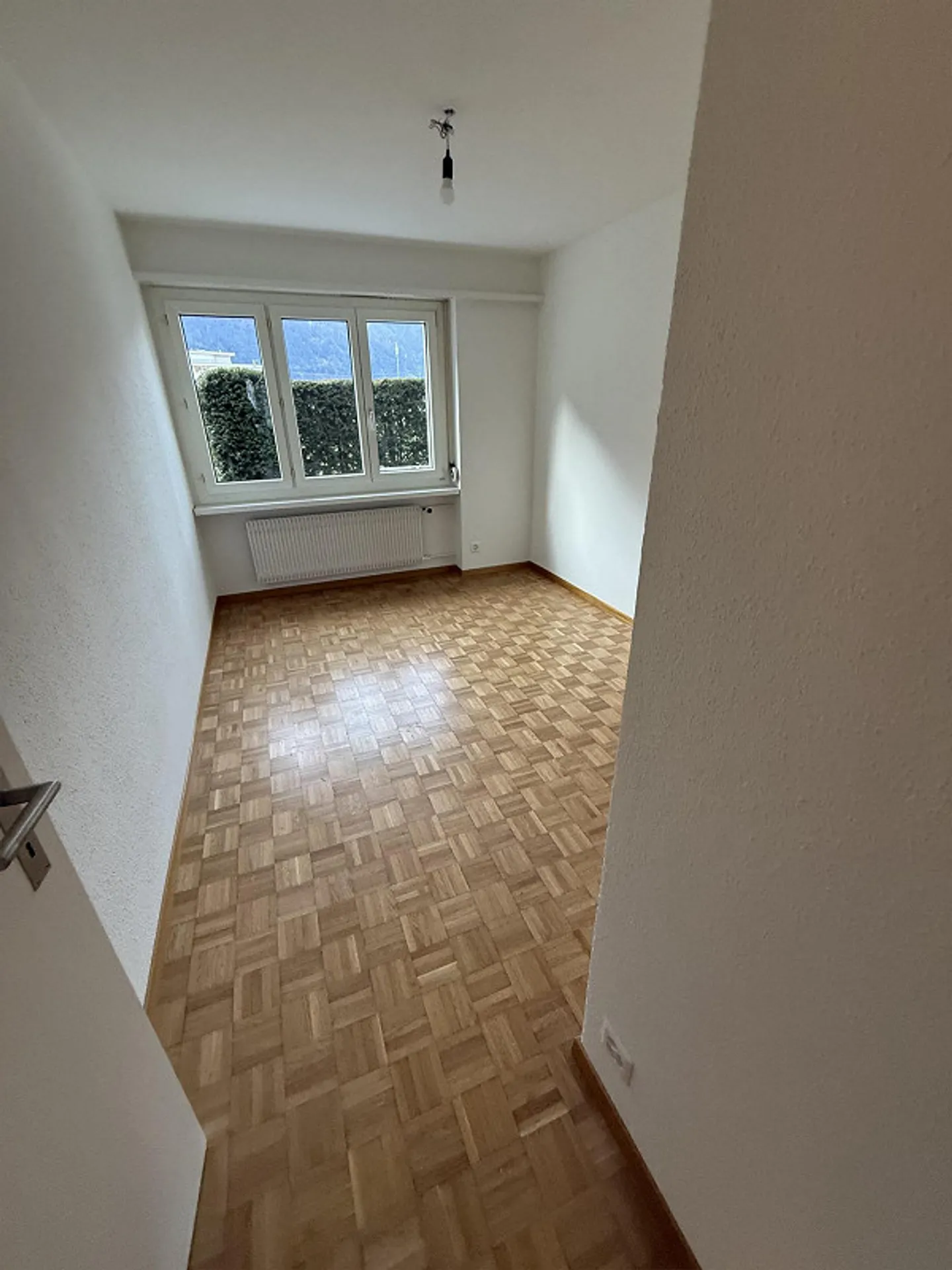 Affordable 5 1/2 room apartment 100m from the train station - Photo 5 of 13