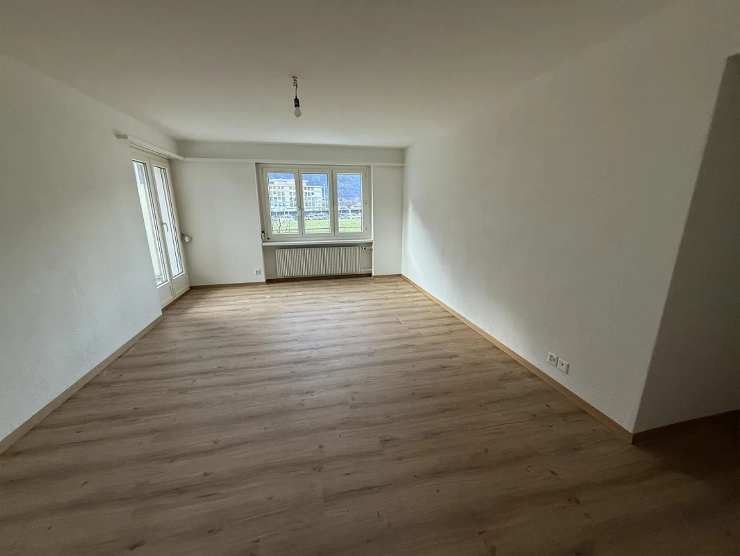 Affordable 5 1/2 room apartment 100m from the train station - Photo 6 of 13