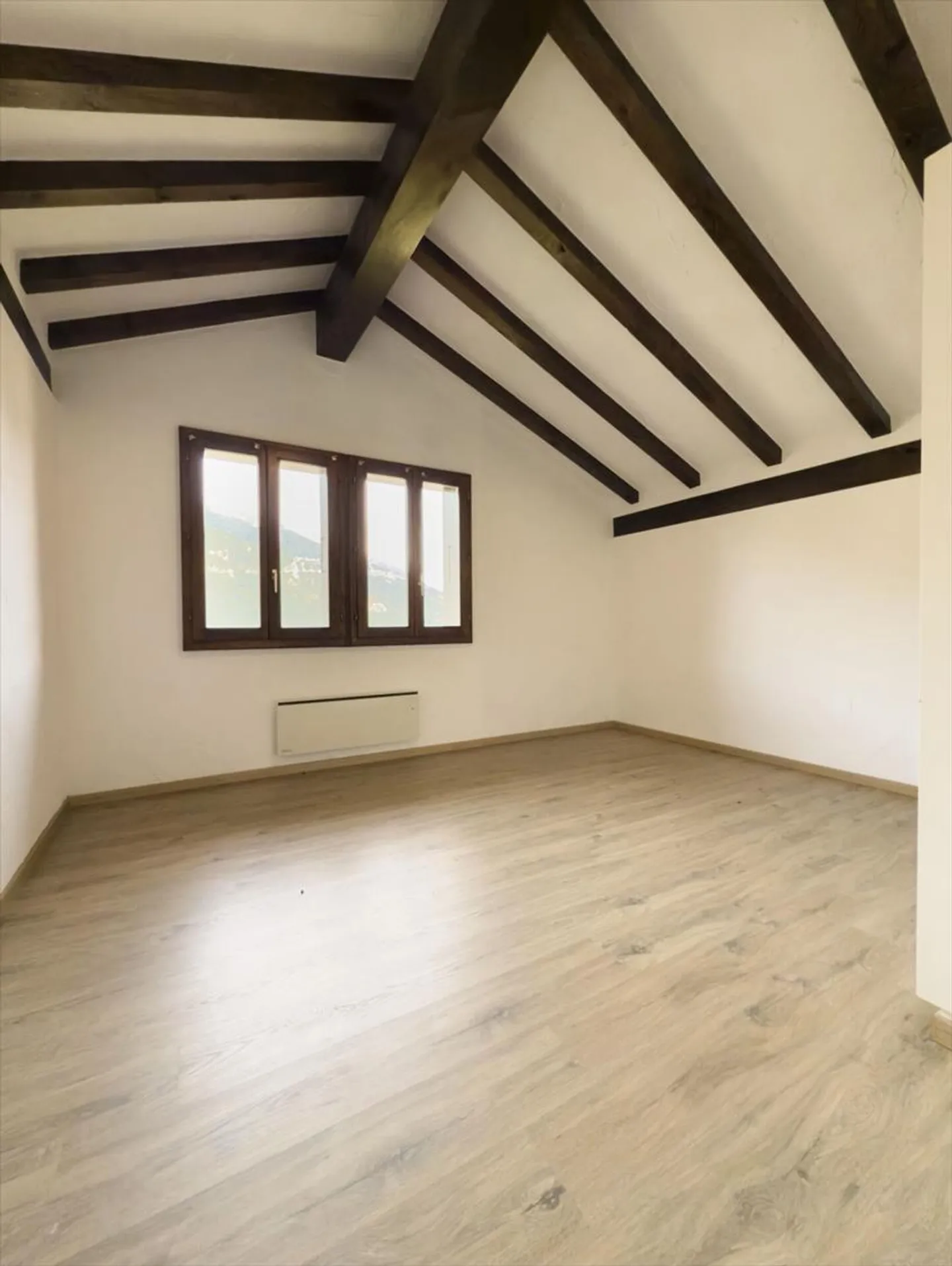 Großes Familienhaus mit unabhängiger Wohnung und Panoramablick - Foto 11 von 13