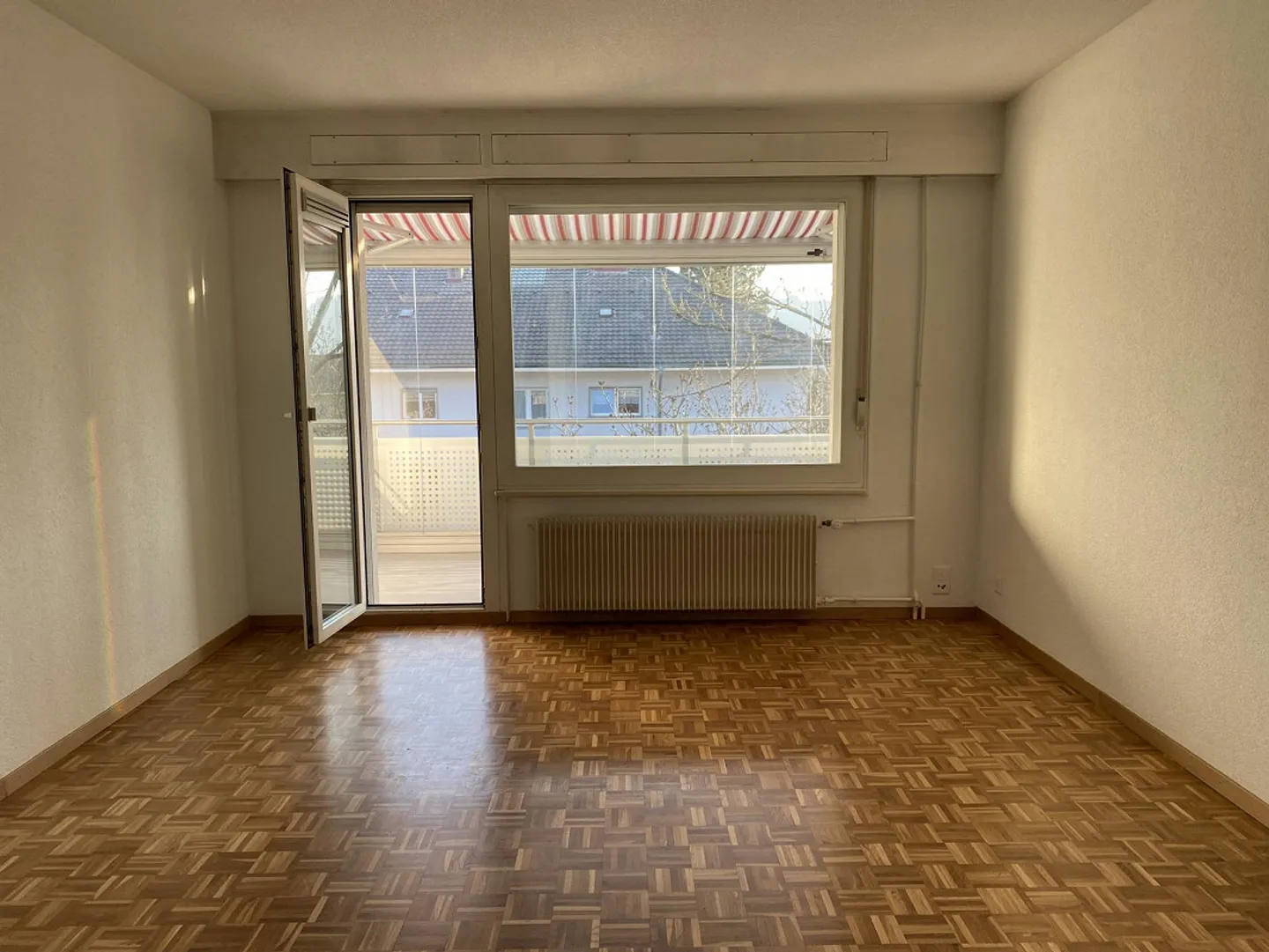 Ampio appartamento monolocale con grande balcone - Foto 1 di 8