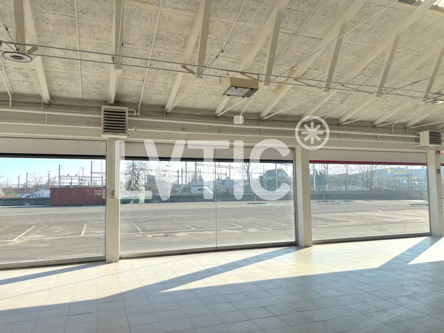 Entrepôt à louer, showroom de 600 m2 à Meyrin - Photo 4 sur 7