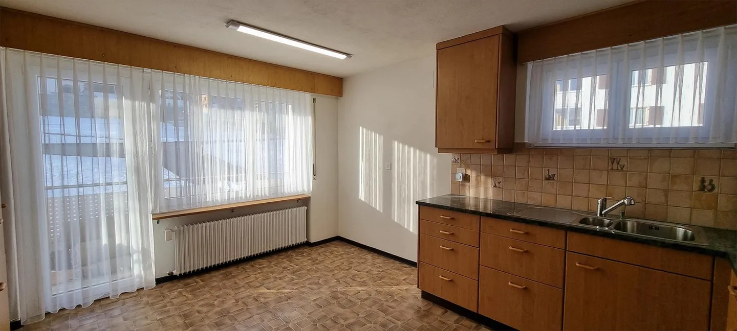 Appartamento soleggiato di 5.5 locali in posizione centrale - Foto 3 di 12