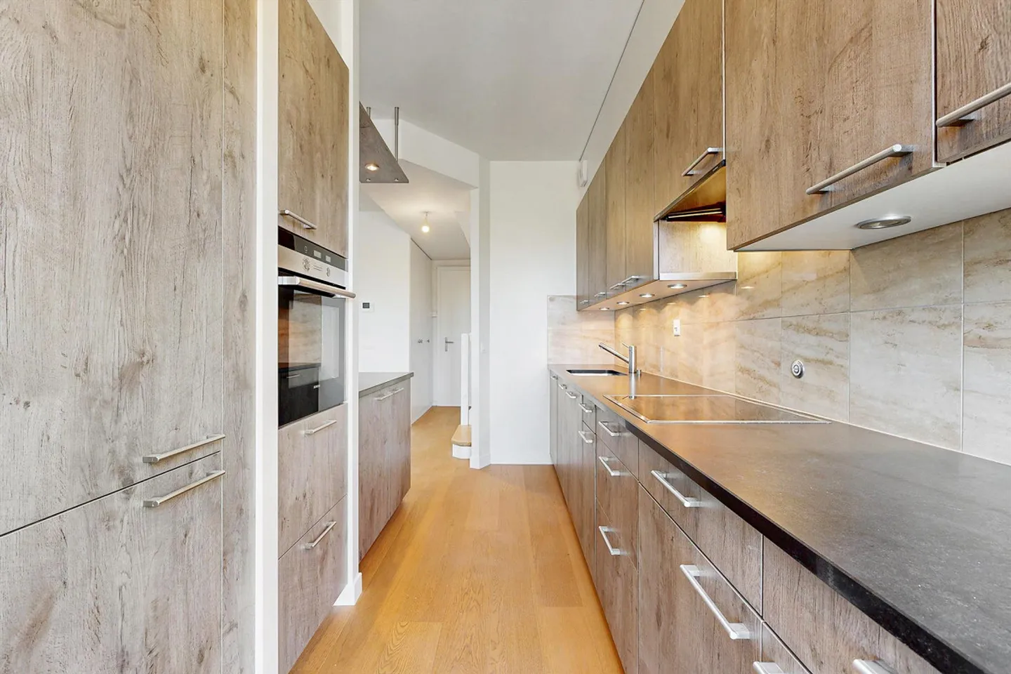 Duplex lumineux près du jet d'eau - Photo 4 sur 8