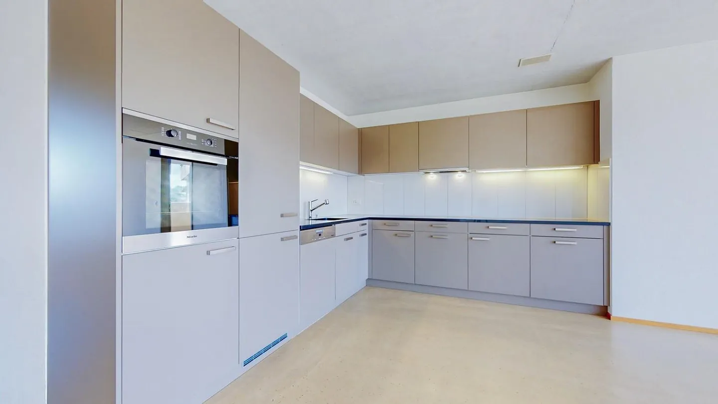 Appartamento singolo confortevole con enorme terrazza - Foto 4 di 10