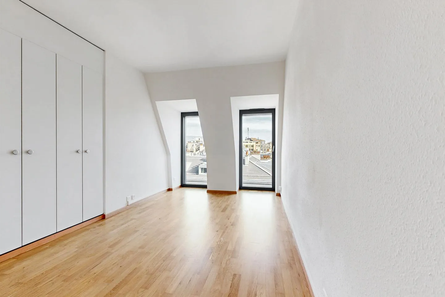 Duplex lumineux près du jet d'eau - Photo 5 sur 8