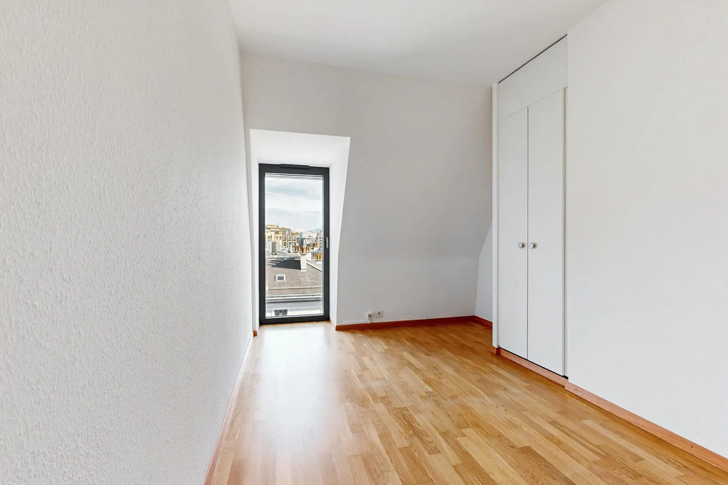 Duplex lumineux près du jet d'eau - Photo 6 sur 8