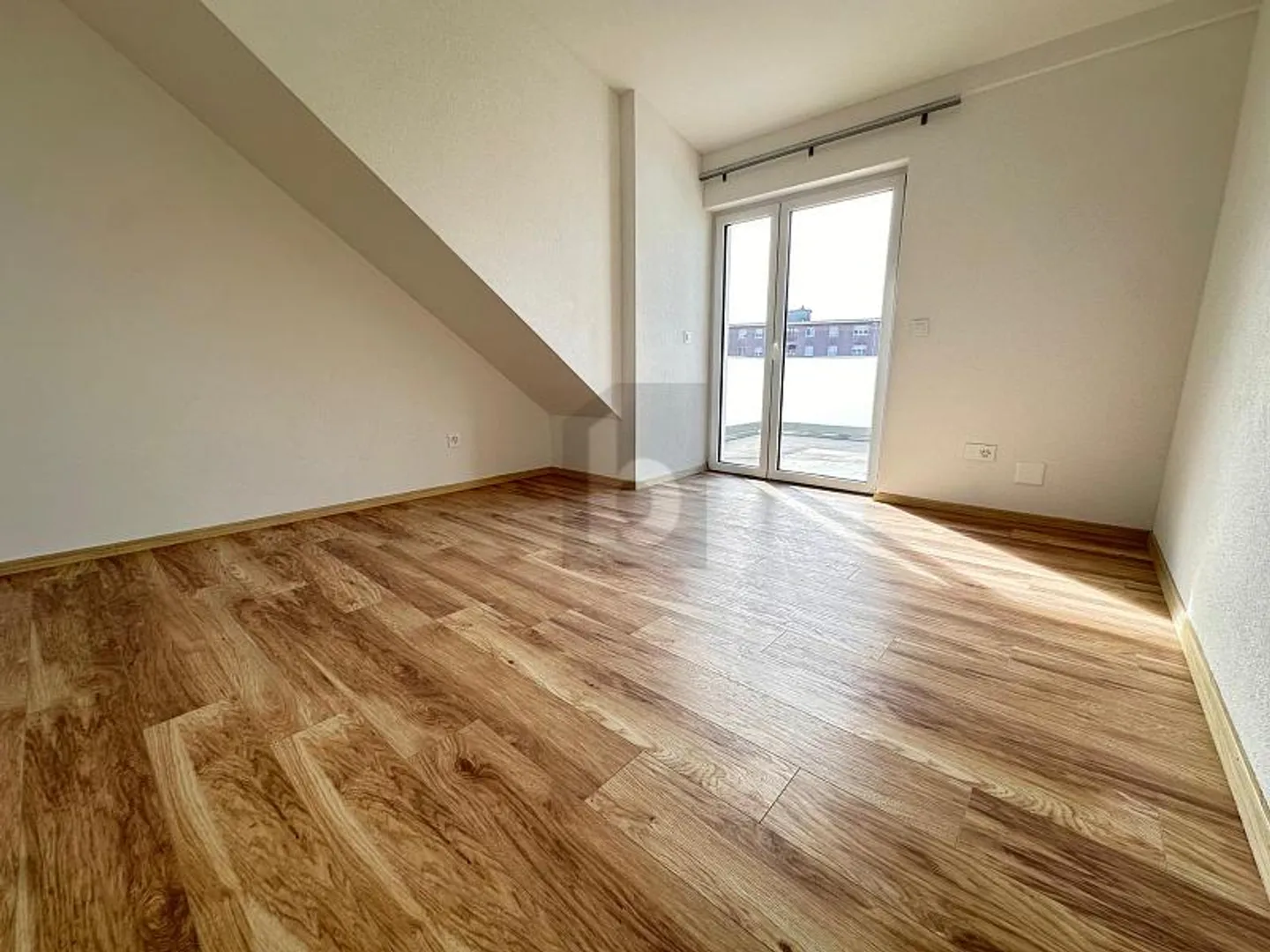 Penthouse for rent - Photo 3 of 6