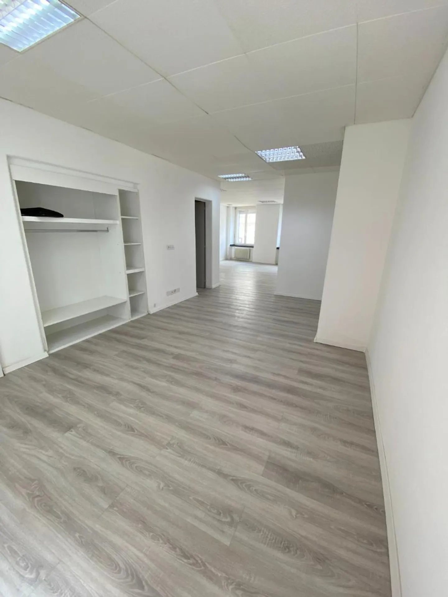 Très beaux bureaux / espaces commerciaux de 90 m2 à Delémont - Photo 1 sur 10