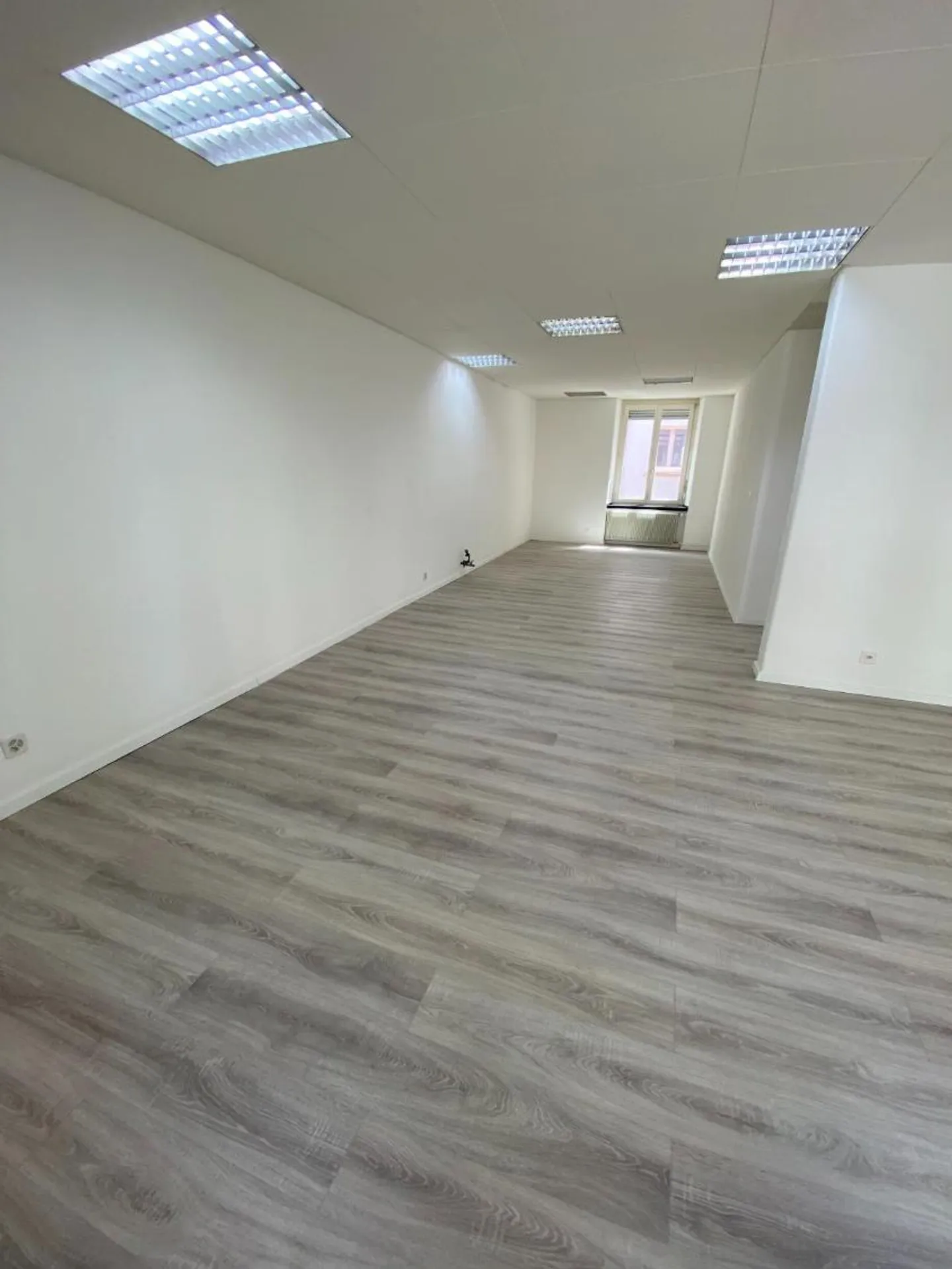 Très beaux bureaux / espaces commerciaux de 90 m2 à Delémont - Photo 4 sur 10