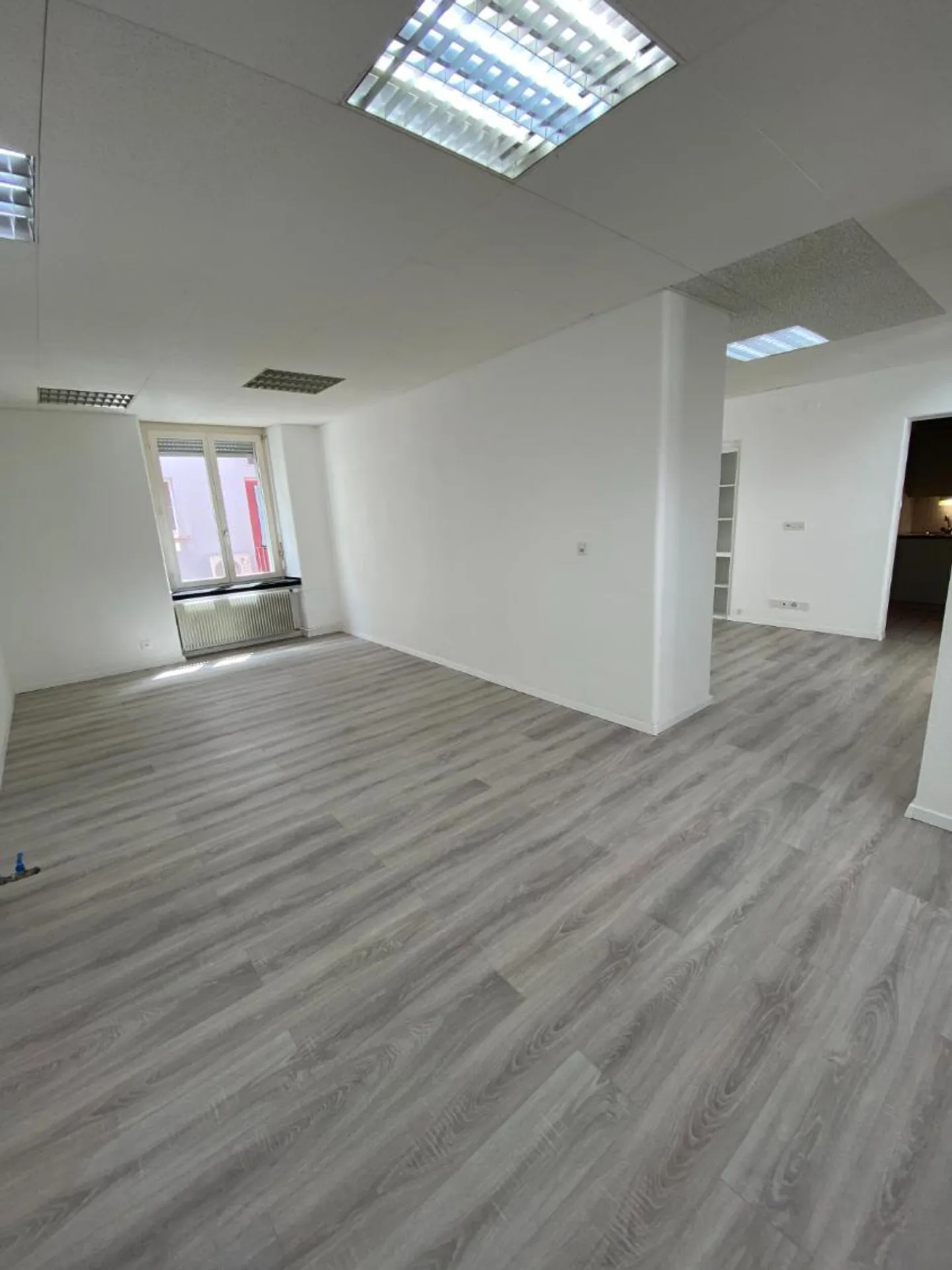 Très beaux bureaux / espaces commerciaux de 90 m2 à Delémont - Photo 5 sur 10