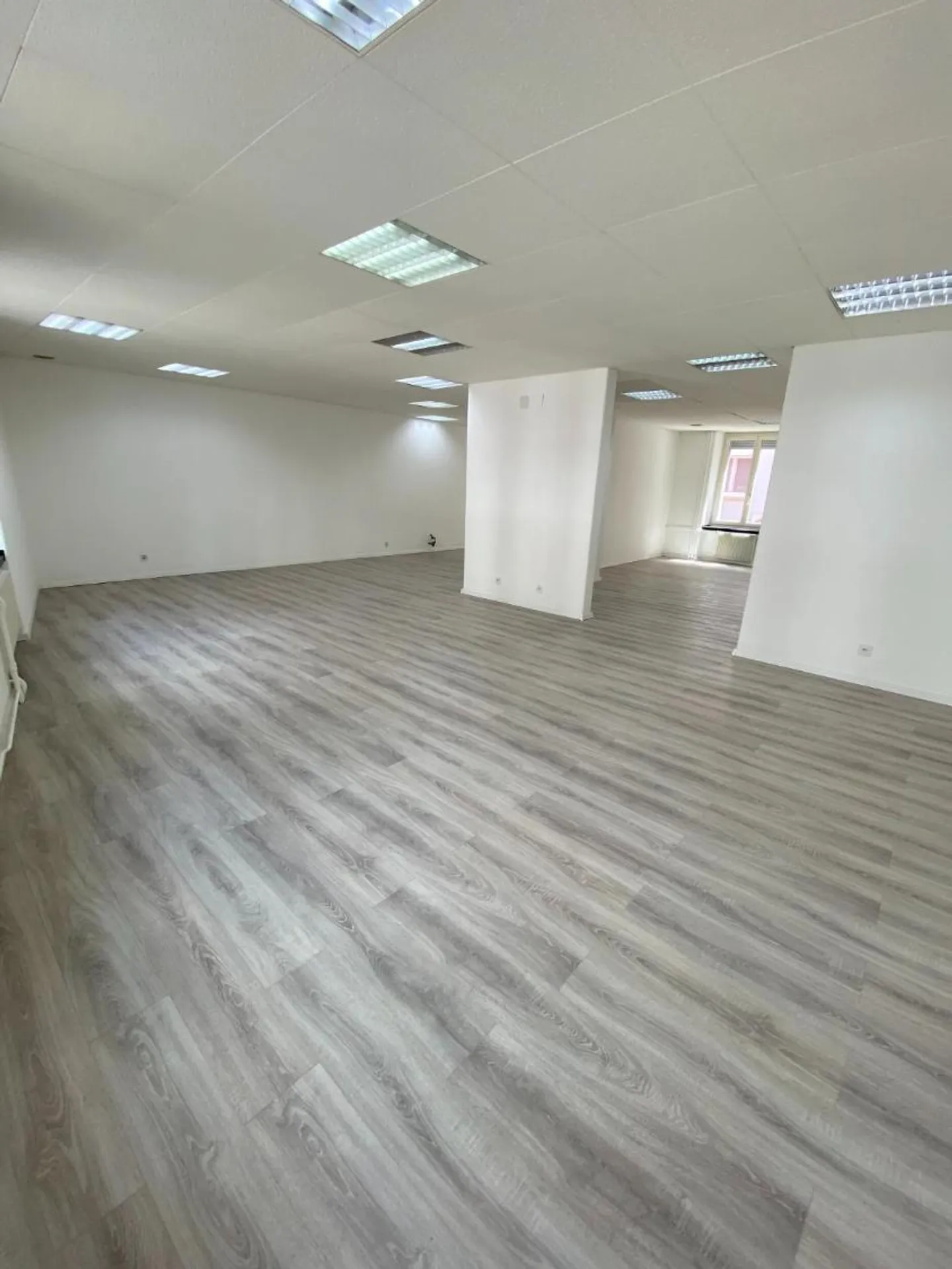 Très beaux bureaux / espaces commerciaux de 90 m2 à Delémont - Photo 8 sur 10