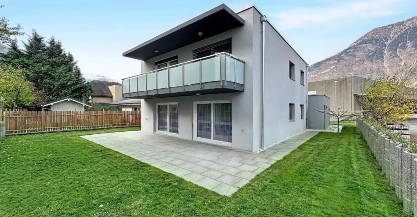 Villa moderna con doppio potenziale - Foto 1 di 8