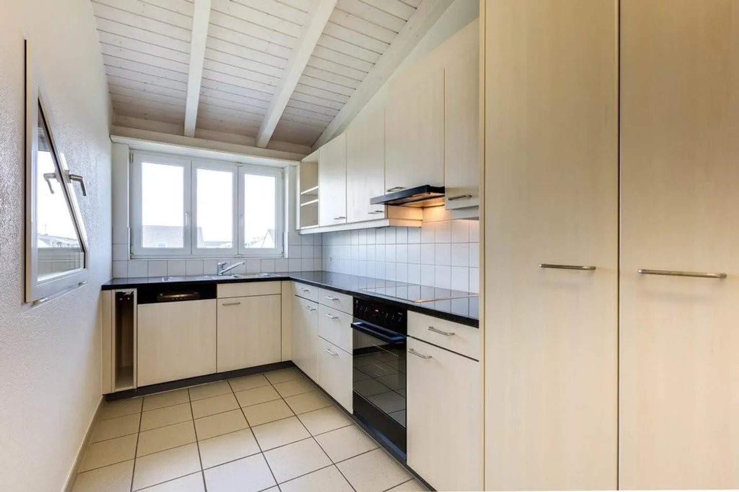 Appartement mansardé au calme - Photo 5 sur 10