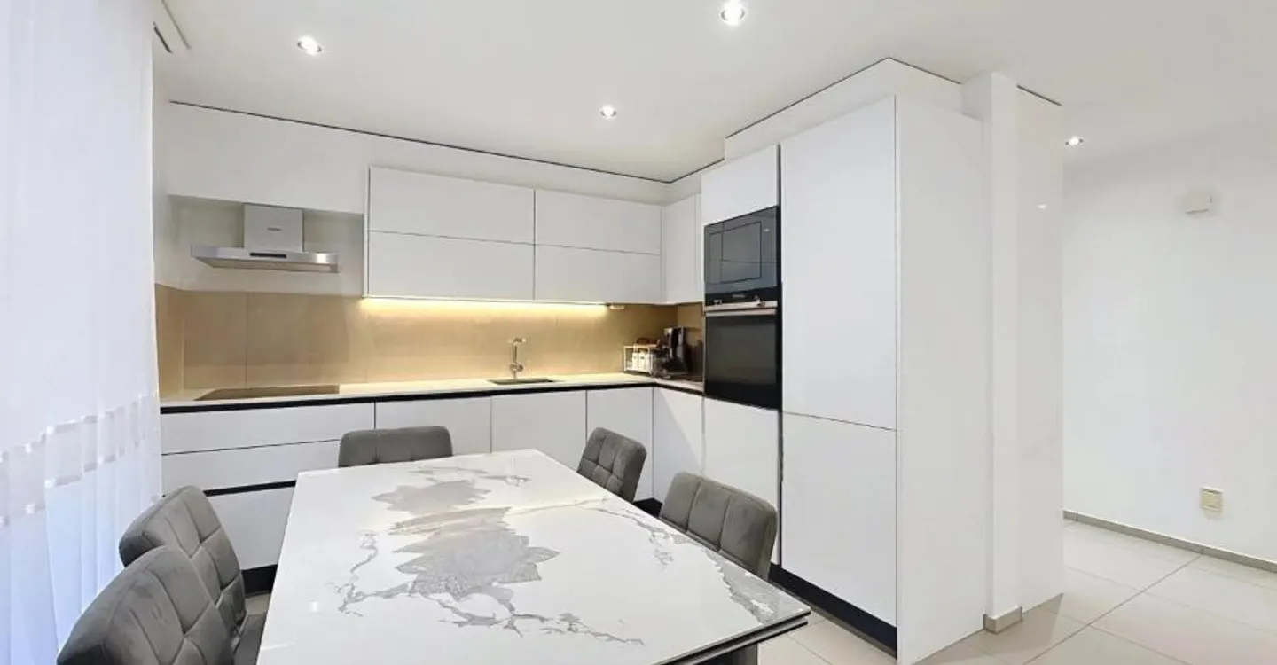 Villa moderna con doppio potenziale - Foto 3 di 8