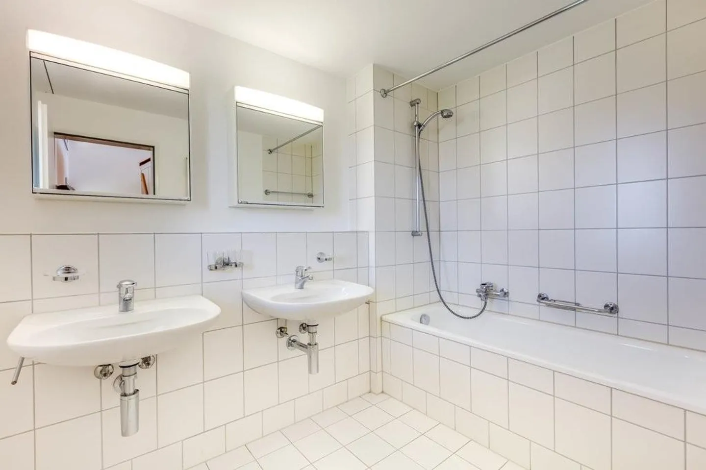 Appartement mansardé au calme - Photo 2 sur 10
