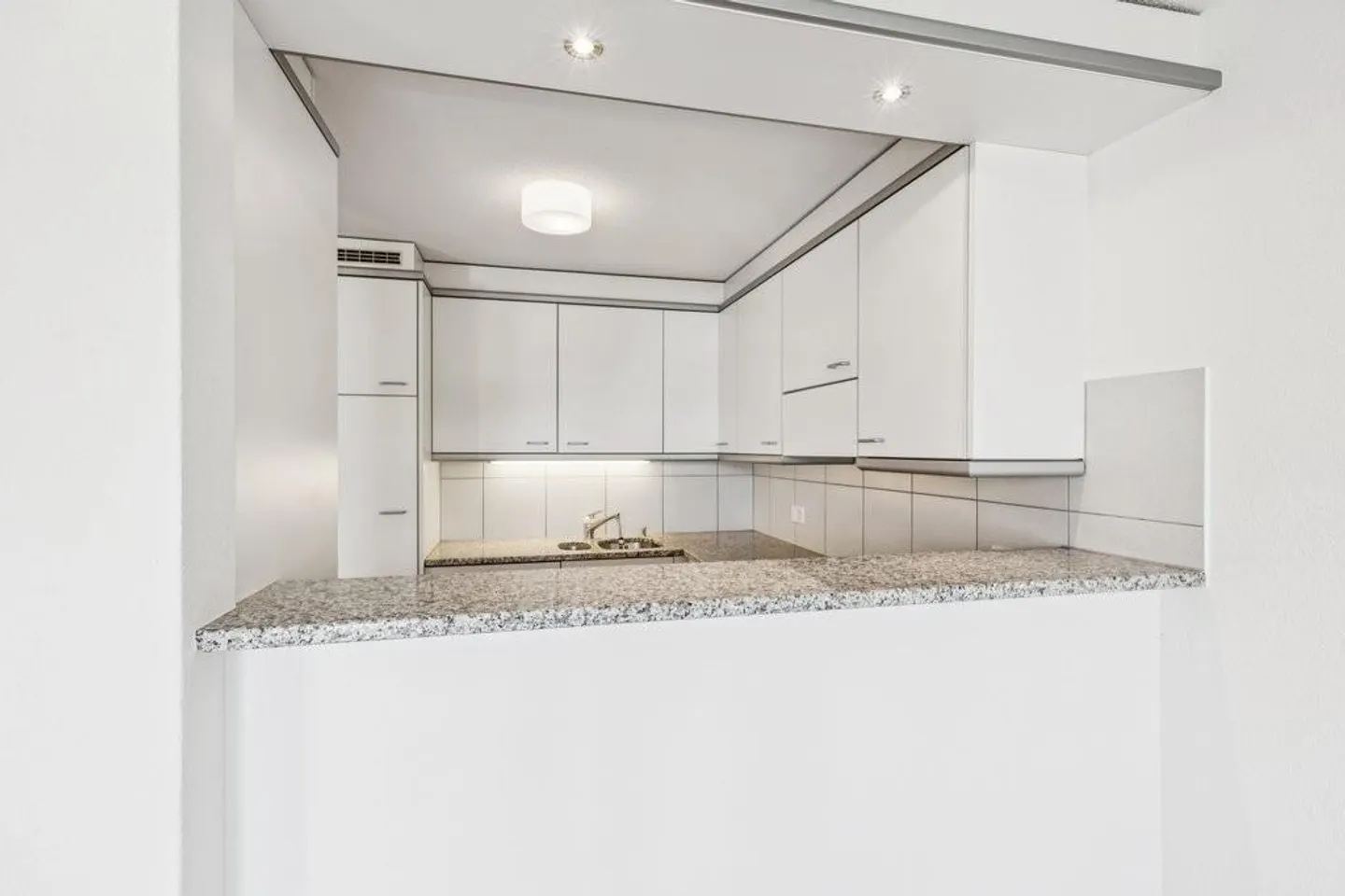 Modern 3.5-Room Apartment - Photo 5 of 10
