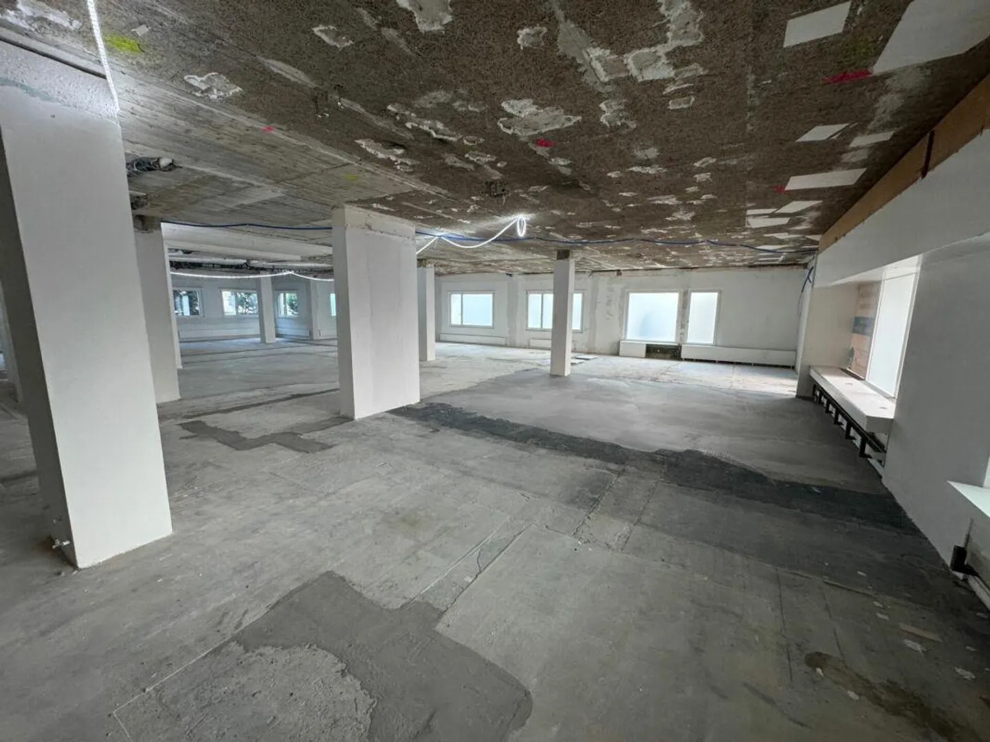 Commercial space on the ground floor, centrally located in Oberengstringen - Photo 4 of 6