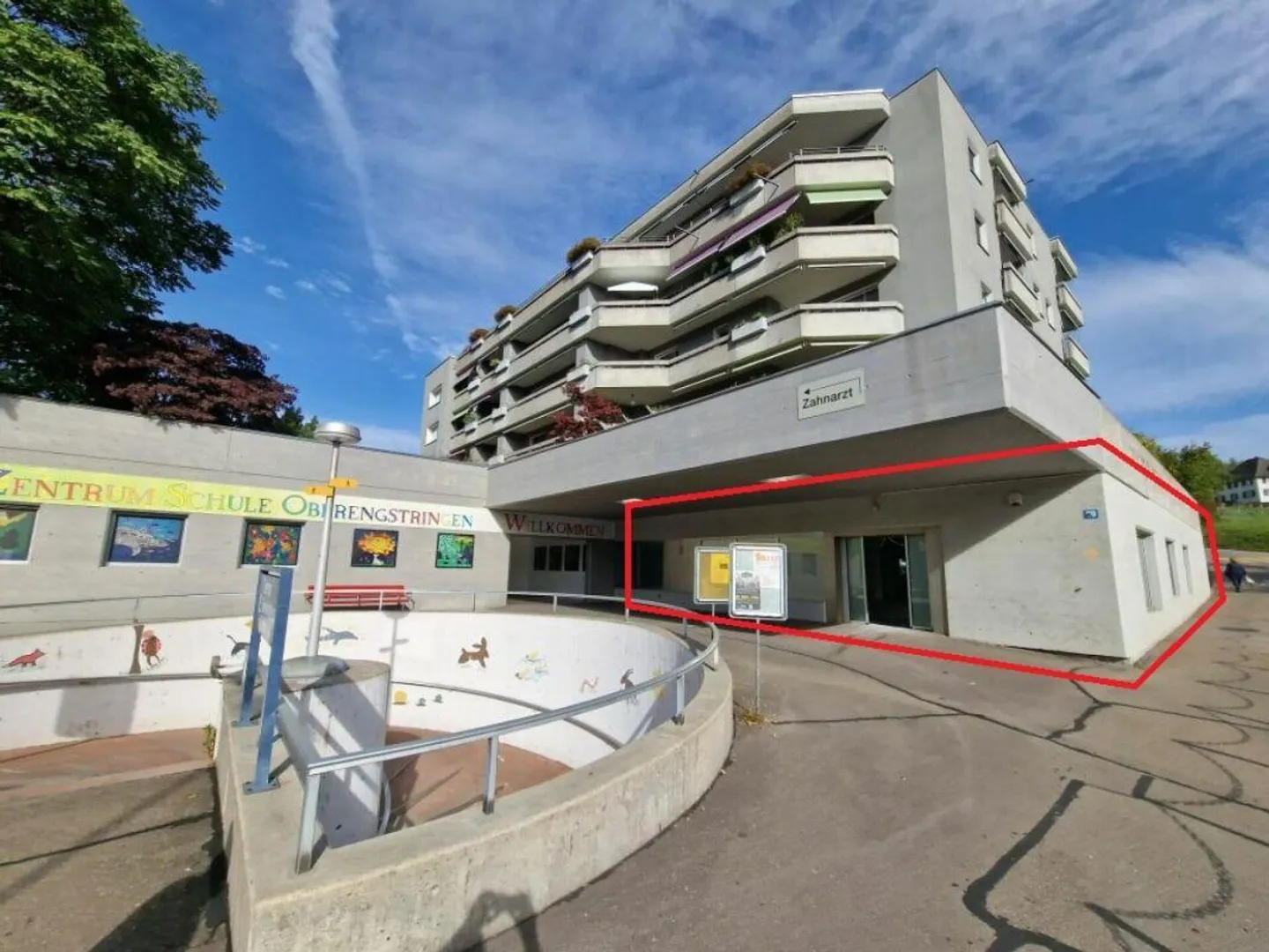 Commercial space on the ground floor, centrally located in Oberengstringen - Photo 1 of 6