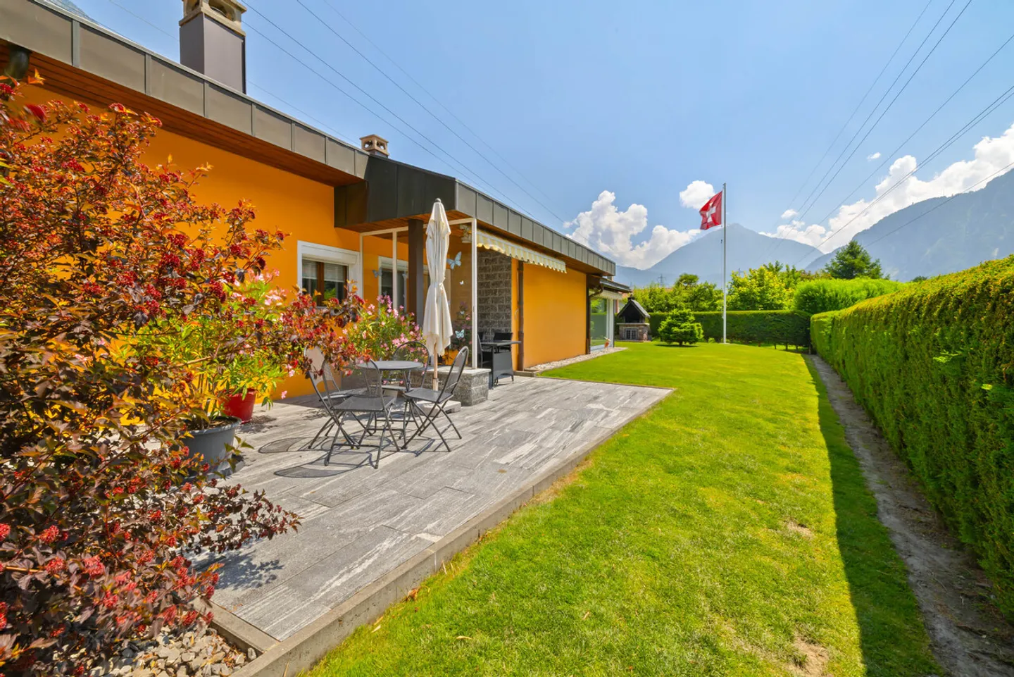 Spacious Single-Family Villa - Photo 4 of 13