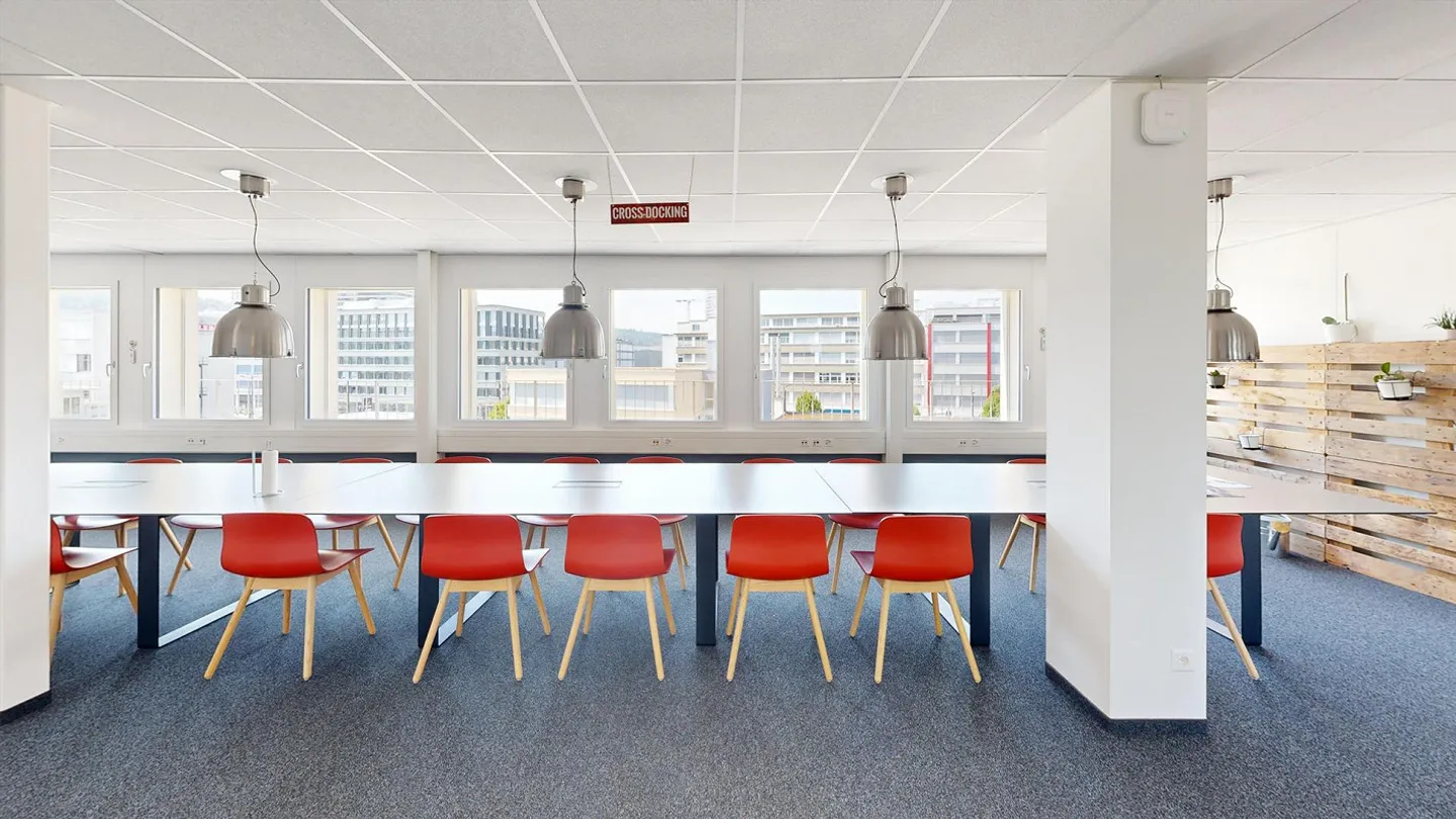Espace de bureau exclusif avec terrasse sur le toit et finition haut de gamme - Photo 3 sur 11