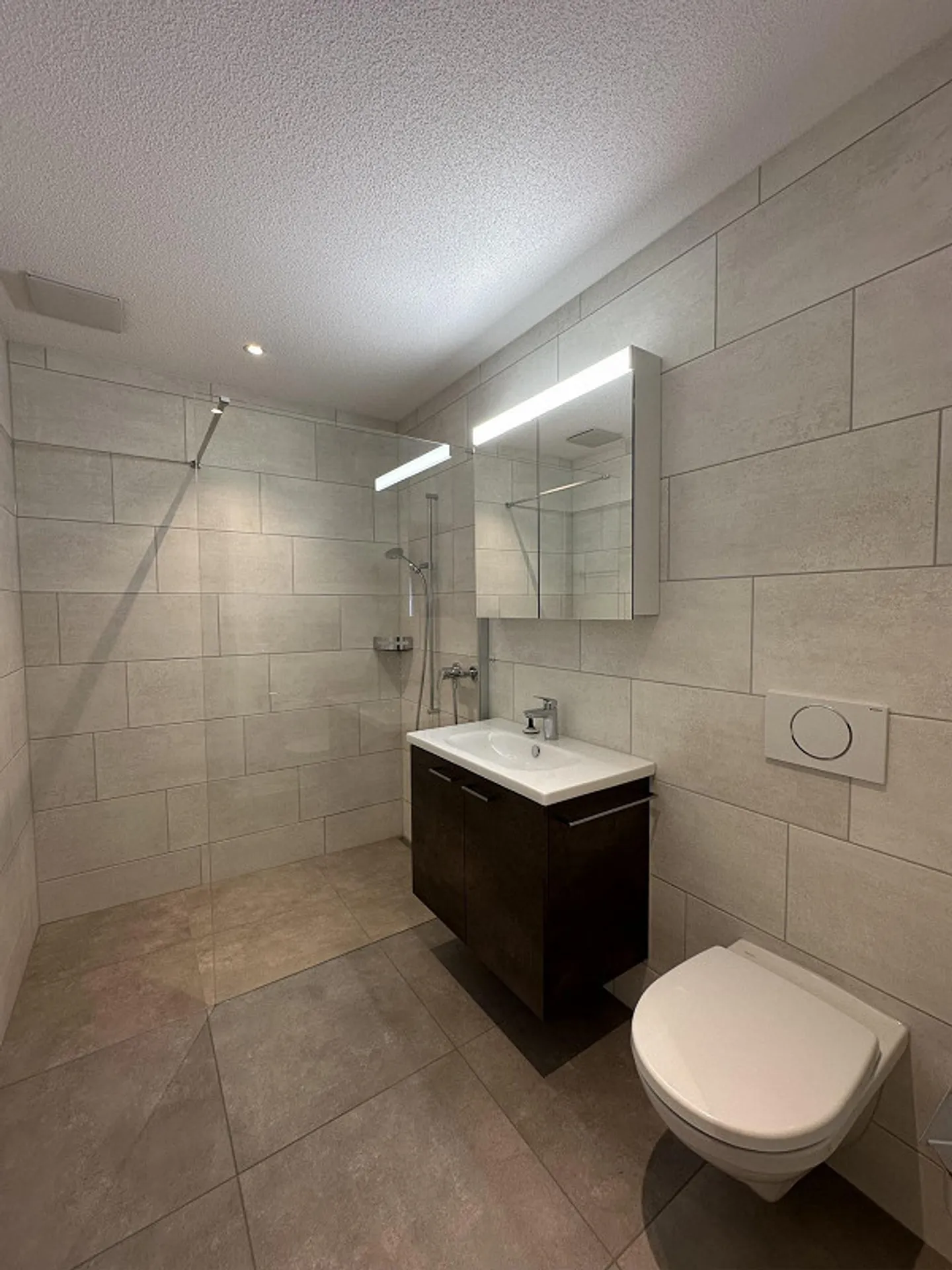 Nuovo appartamento in un ambiente verde - Foto 9 di 13