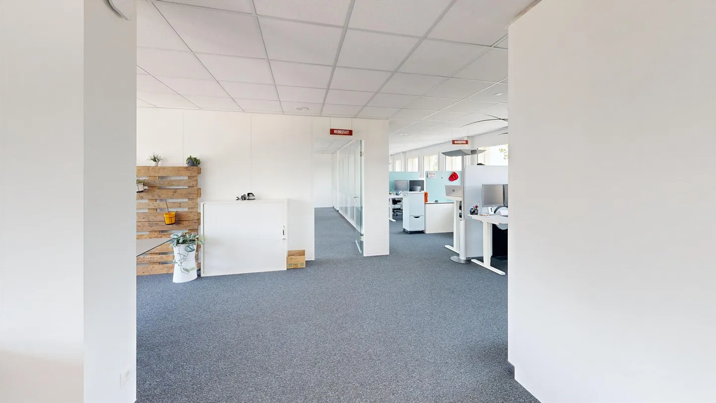 Espace de bureau exclusif avec terrasse sur le toit et finition haut de gamme - Photo 4 sur 11