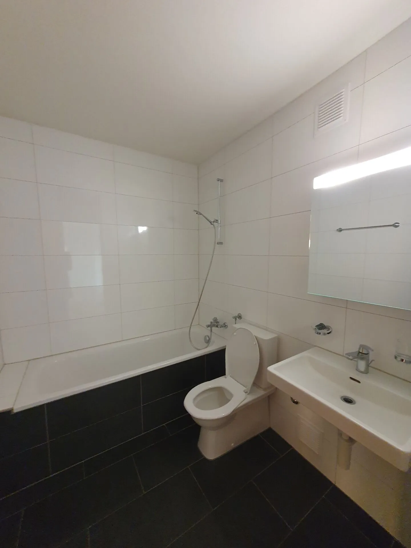 Great 2.5 Room Apartment in Langenthal - Photo 4 of 14