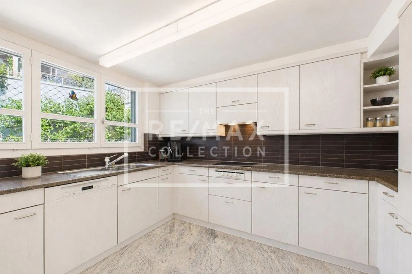 5.5 Room Terrace Apartment with Far-Reaching Views - Photo 6 of 13