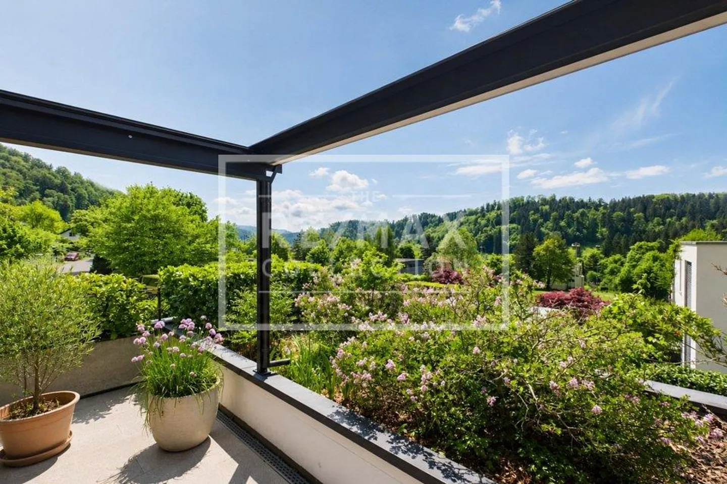5.5 Room Terrace Apartment with Far-Reaching Views - Photo 11 of 13