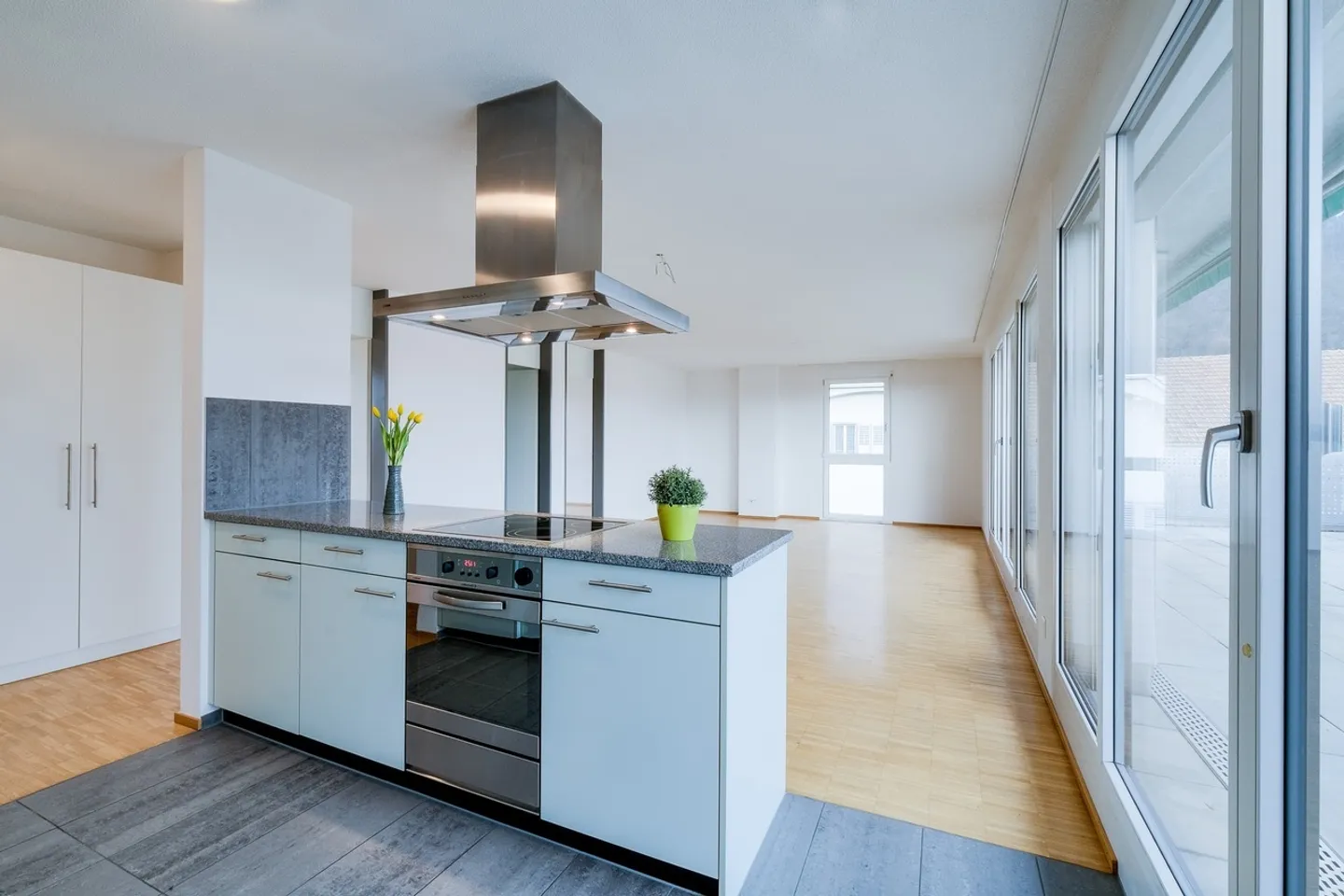 For Sunny Moments - Large Rooftop Terrace in the Heart of Egerkingen - Photo 1 of 11