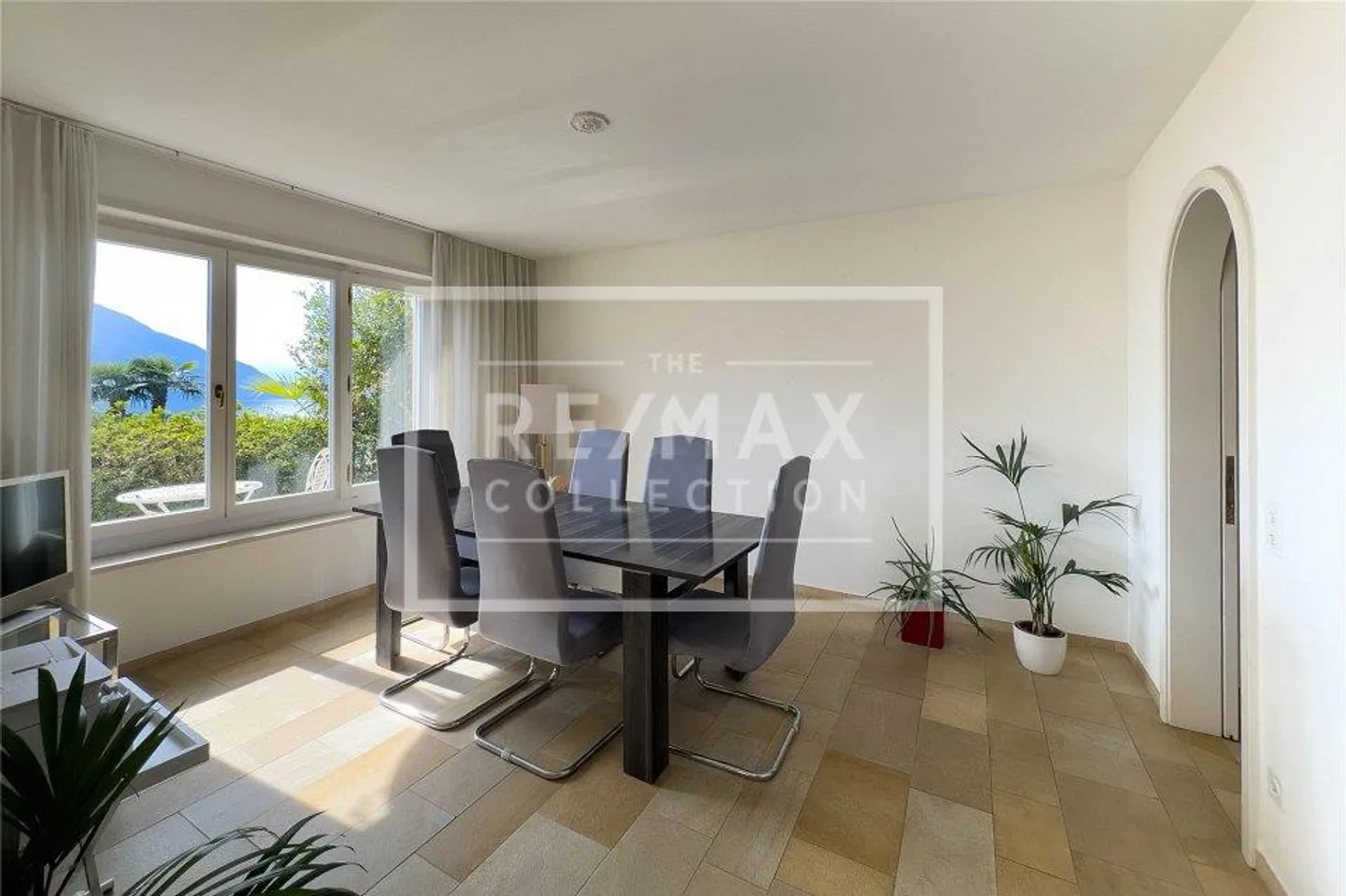 Beautiful villa with stunning lake view in Ascona - Photo 7 of 13