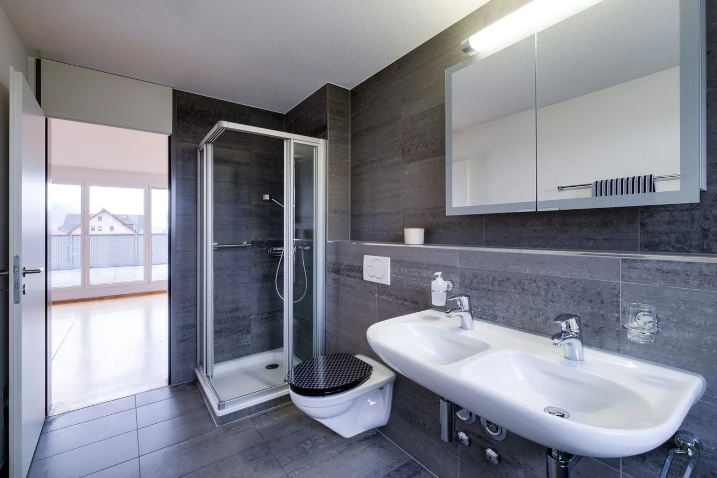 For Sunny Moments - Large Rooftop Terrace in the Heart of Egerkingen - Photo 7 of 11