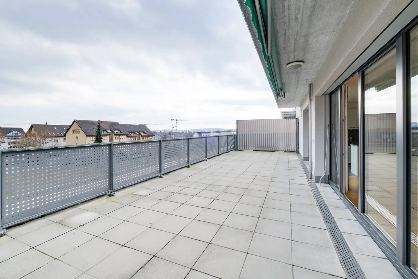 For Sunny Moments - Large Rooftop Terrace in the Heart of Egerkingen - Photo 9 of 11