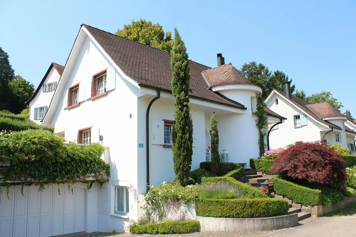 Exklusives Einfamilienhaus mit 6,5 Zimmern, Garten und Pool in Riehen - Foto 1 von 15