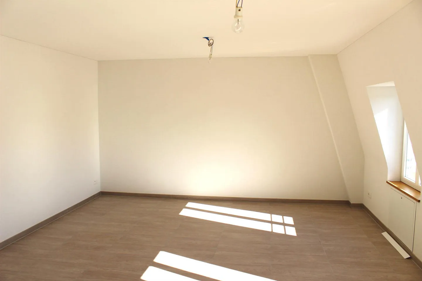 Appartamento duplex mansardato di 5 locali (3.5 al piano inferiore / 1.5 al piano superiore) - Foto 4 di 17