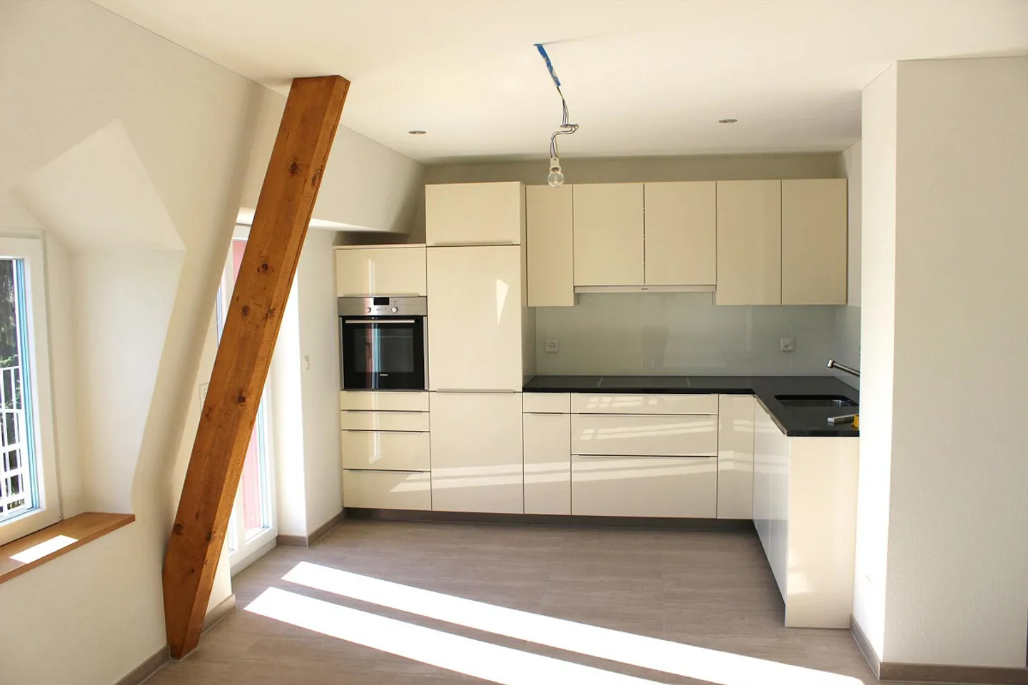 Appartamento duplex mansardato di 5 locali (3.5 al piano inferiore / 1.5 al piano superiore) - Foto 5 di 17