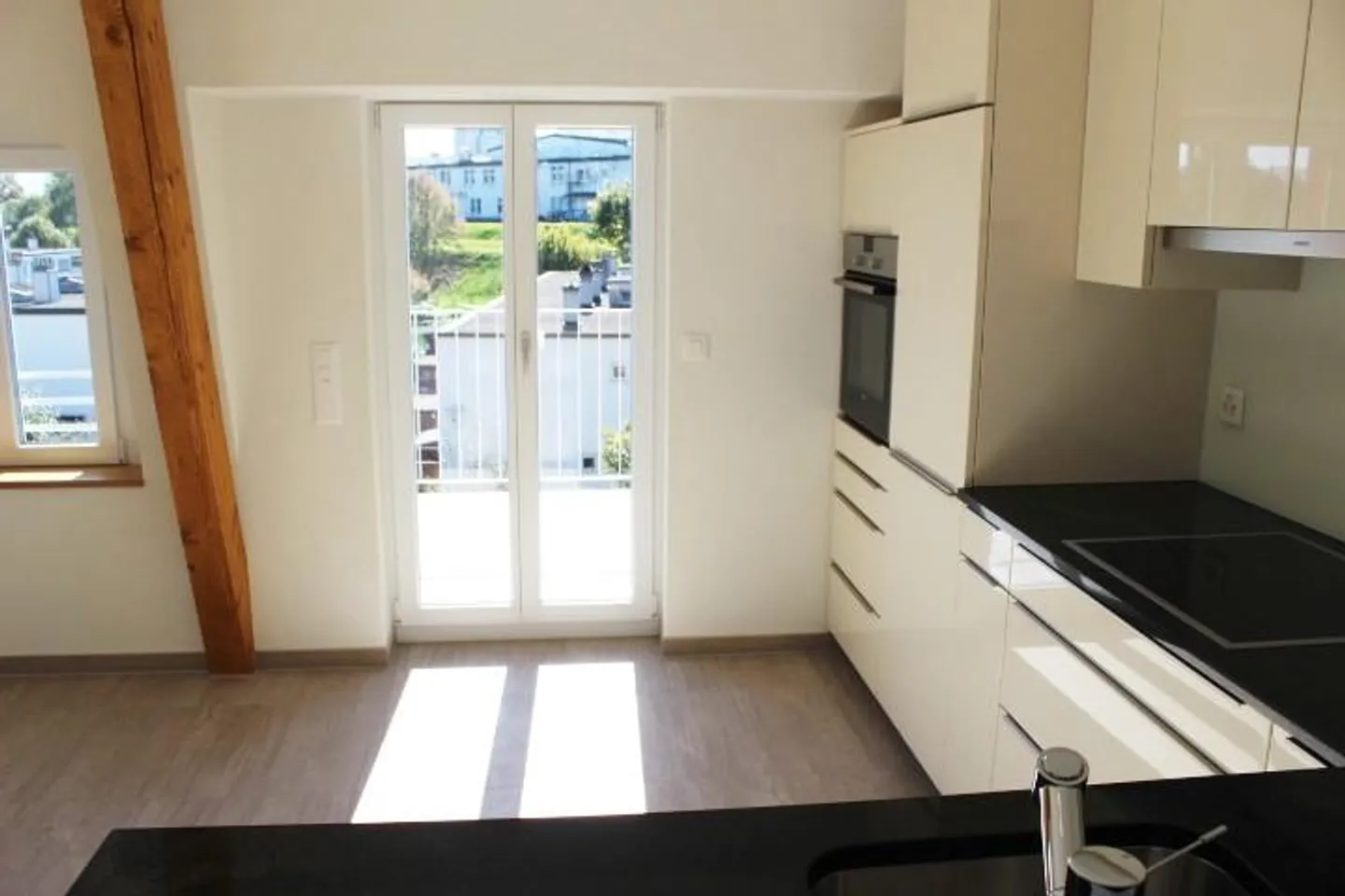 Appartamento duplex mansardato di 5 locali (3.5 al piano inferiore / 1.5 al piano superiore) - Foto 6 di 17