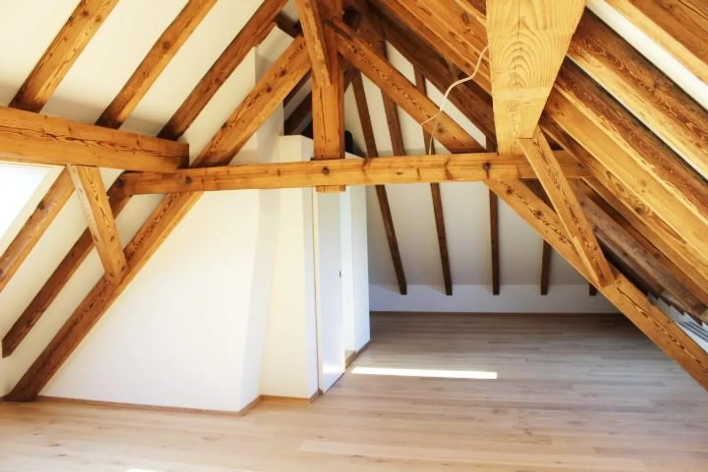 Appartamento duplex mansardato di 5 locali (3.5 al piano inferiore / 1.5 al piano superiore) - Foto 1 di 17
