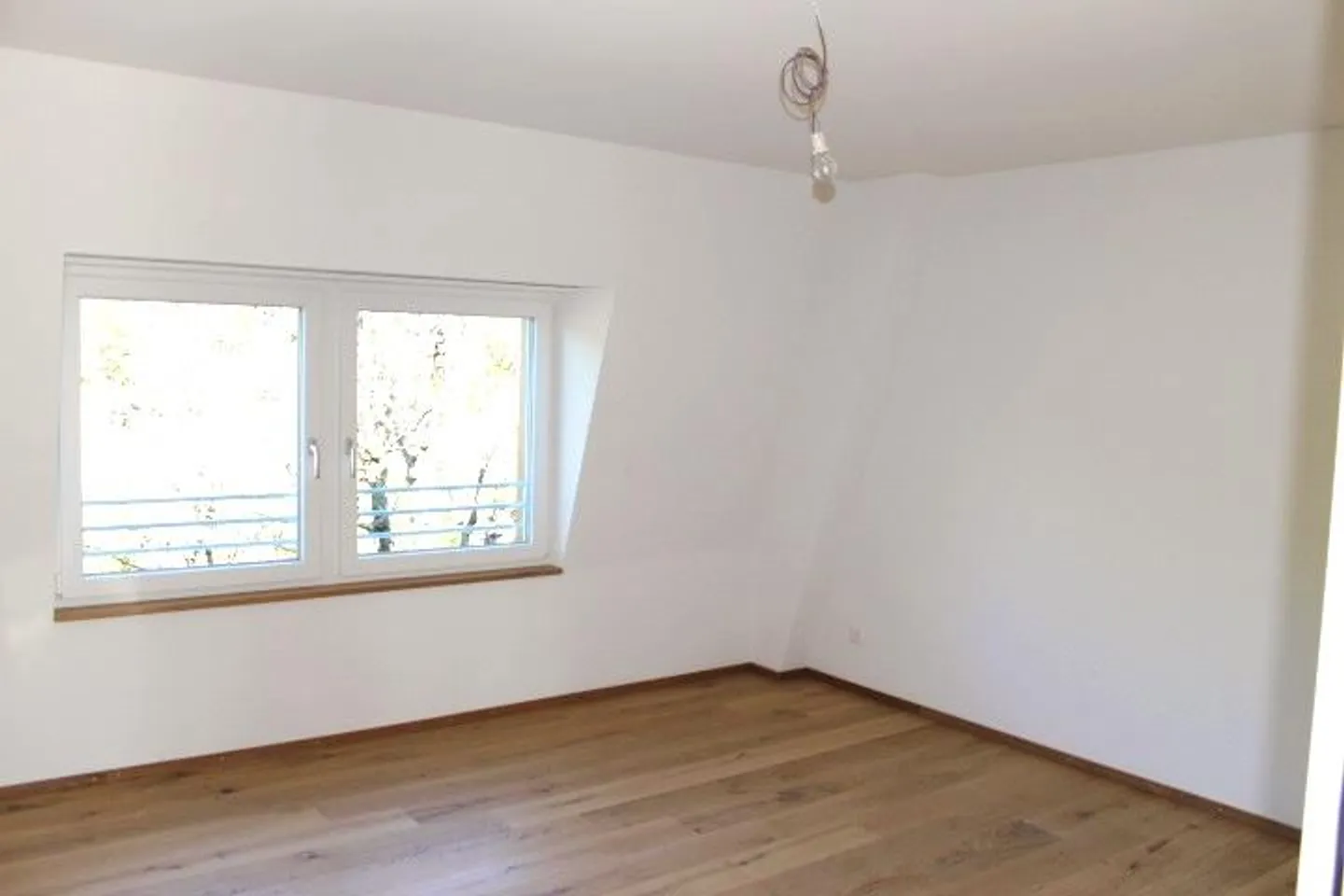 Appartamento duplex mansardato di 5 locali (3.5 al piano inferiore / 1.5 al piano superiore) - Foto 9 di 17