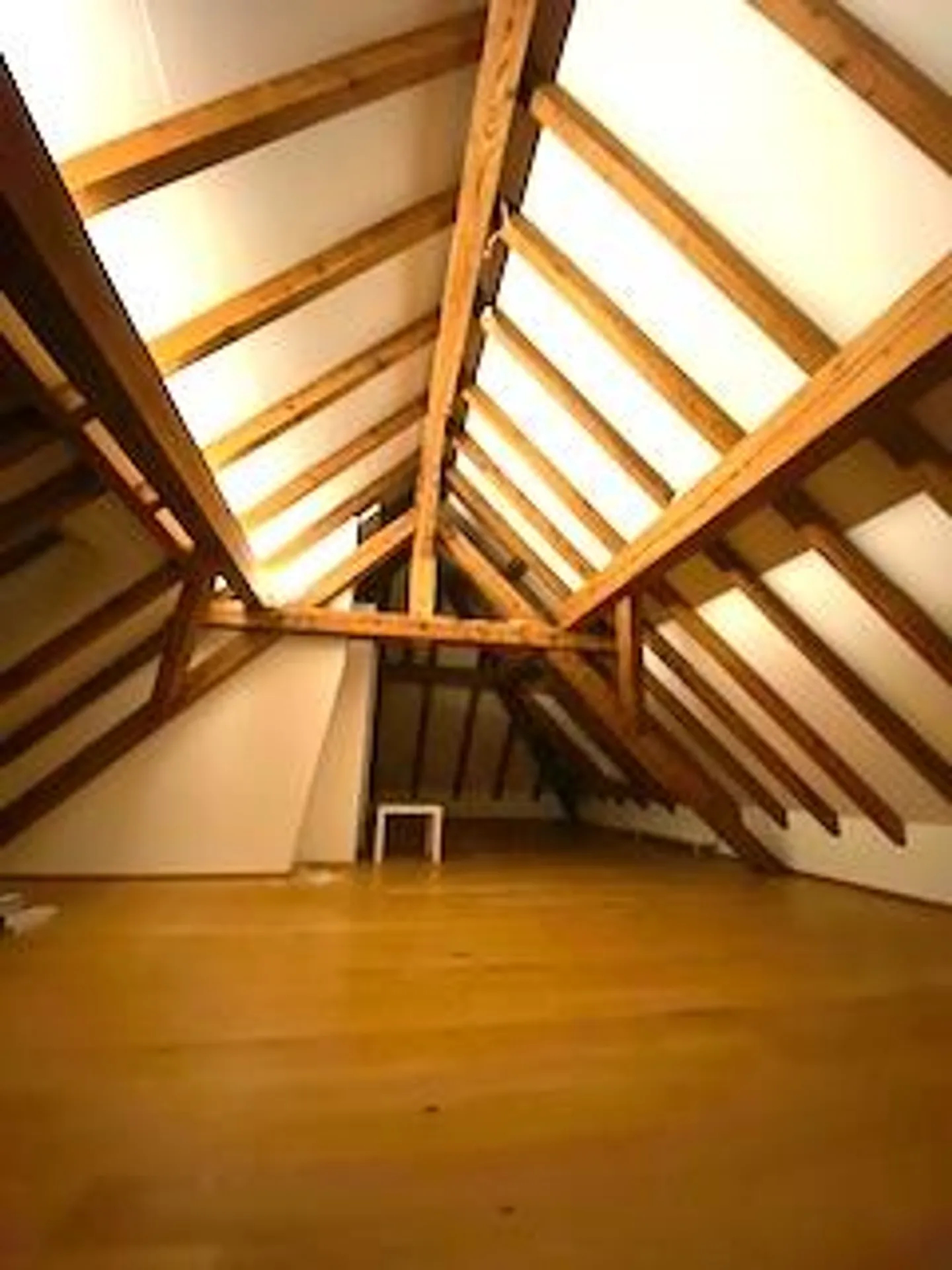 Appartamento duplex mansardato di 5 locali (3.5 al piano inferiore / 1.5 al piano superiore) - Foto 15 di 17