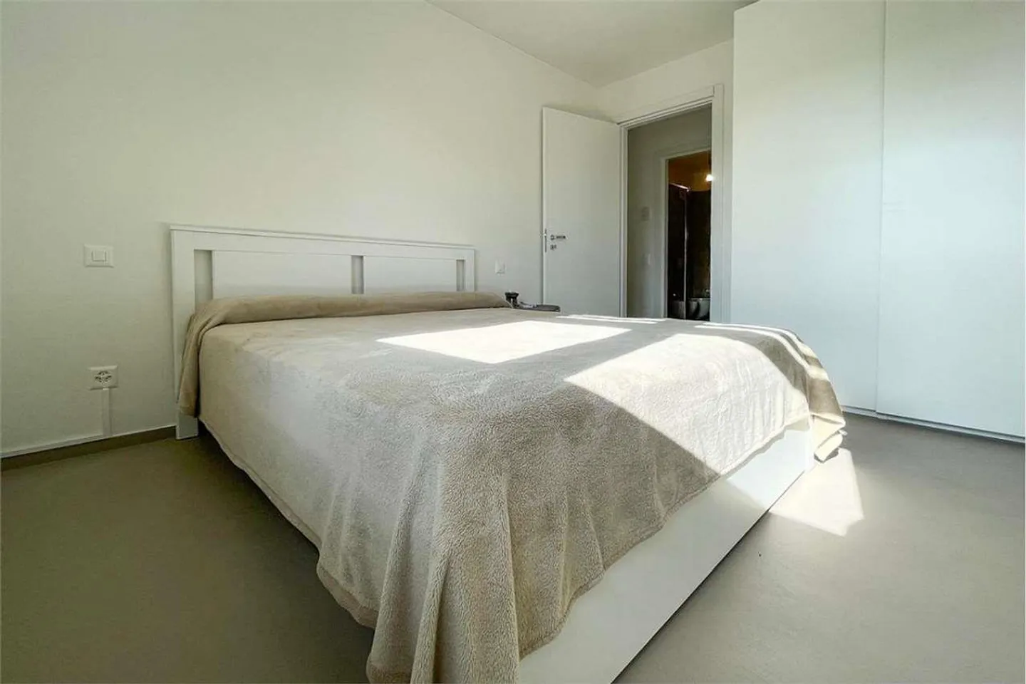 Un appartement de 2,5 pièces avec du caractère, prêt à vous accueillir - Photo 5 sur 7