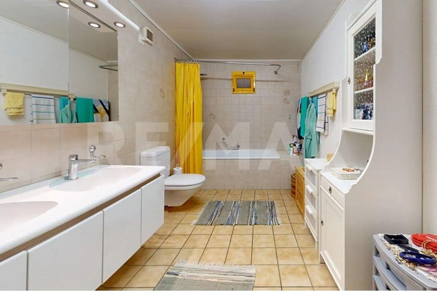 Charming farmhouse with two apartments, large garden and many... - Photo 9 of 13