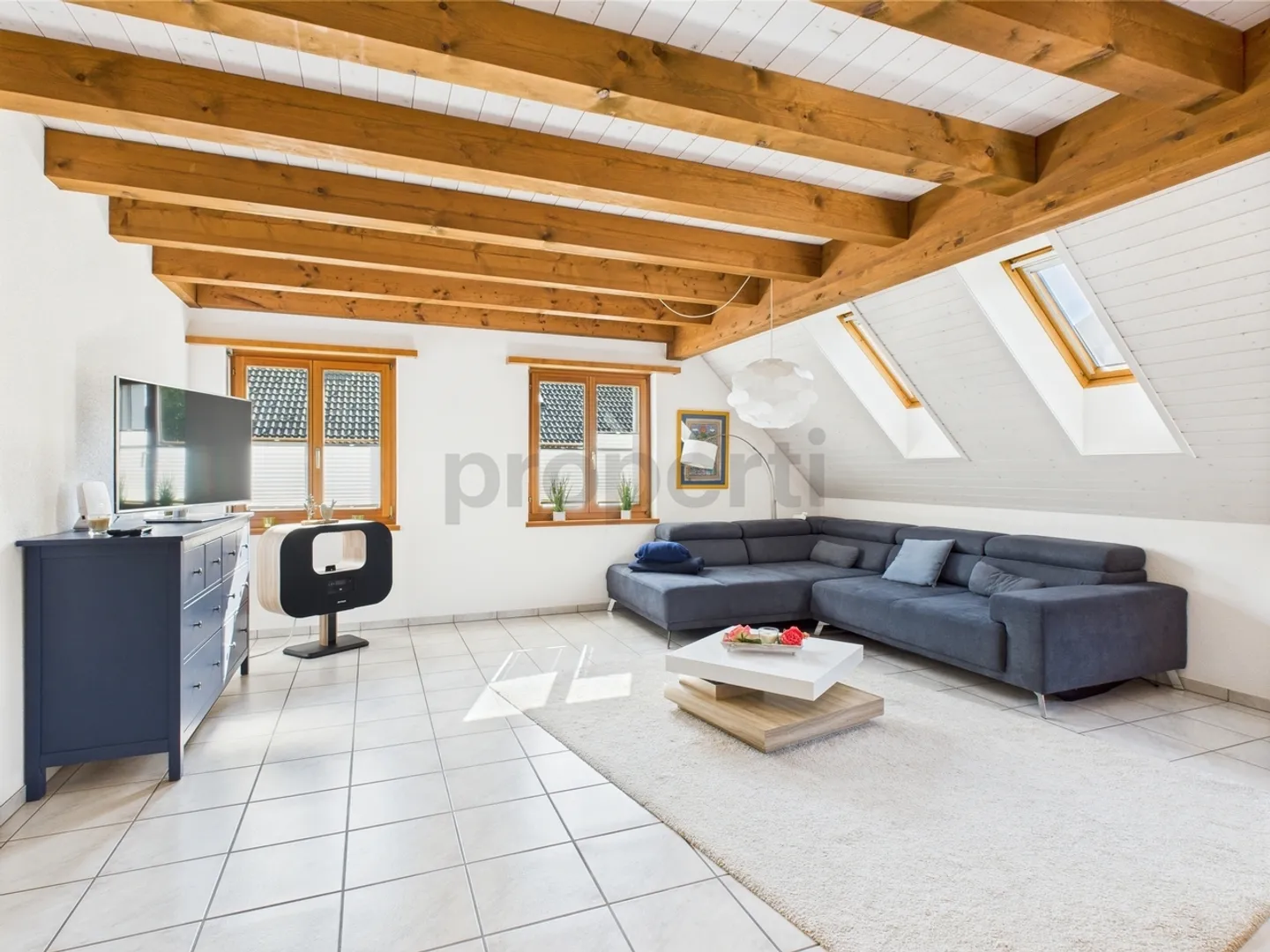 Exquise appartement en attique de 3,5 pièces avec balcon dans la verdure à Siglistorf - Photo 1 sur 12