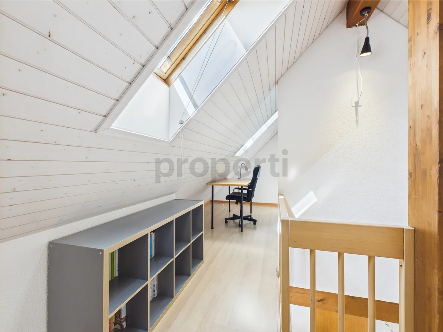 Exquise appartement en attique de 3,5 pièces avec balcon dans la verdure à Siglistorf - Photo 7 sur 12