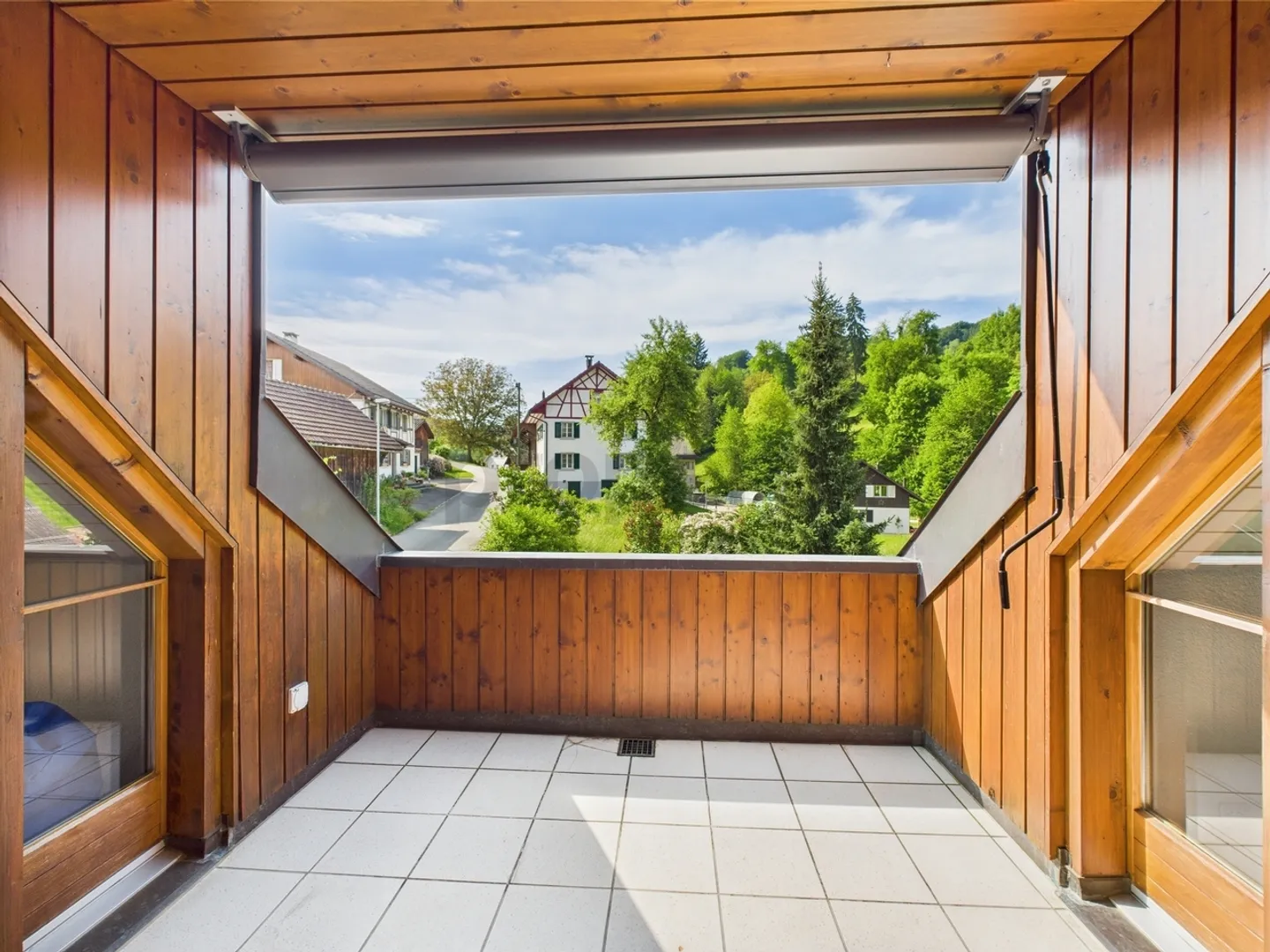 Exquise appartement en attique de 3,5 pièces avec balcon dans la verdure à Siglistorf - Photo 9 sur 12