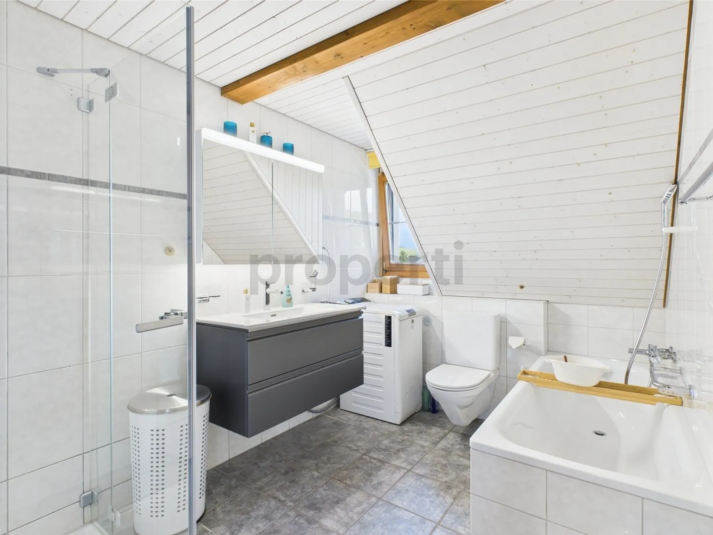 Exquise appartement en attique de 3,5 pièces avec balcon dans la verdure à Siglistorf - Photo 10 sur 12