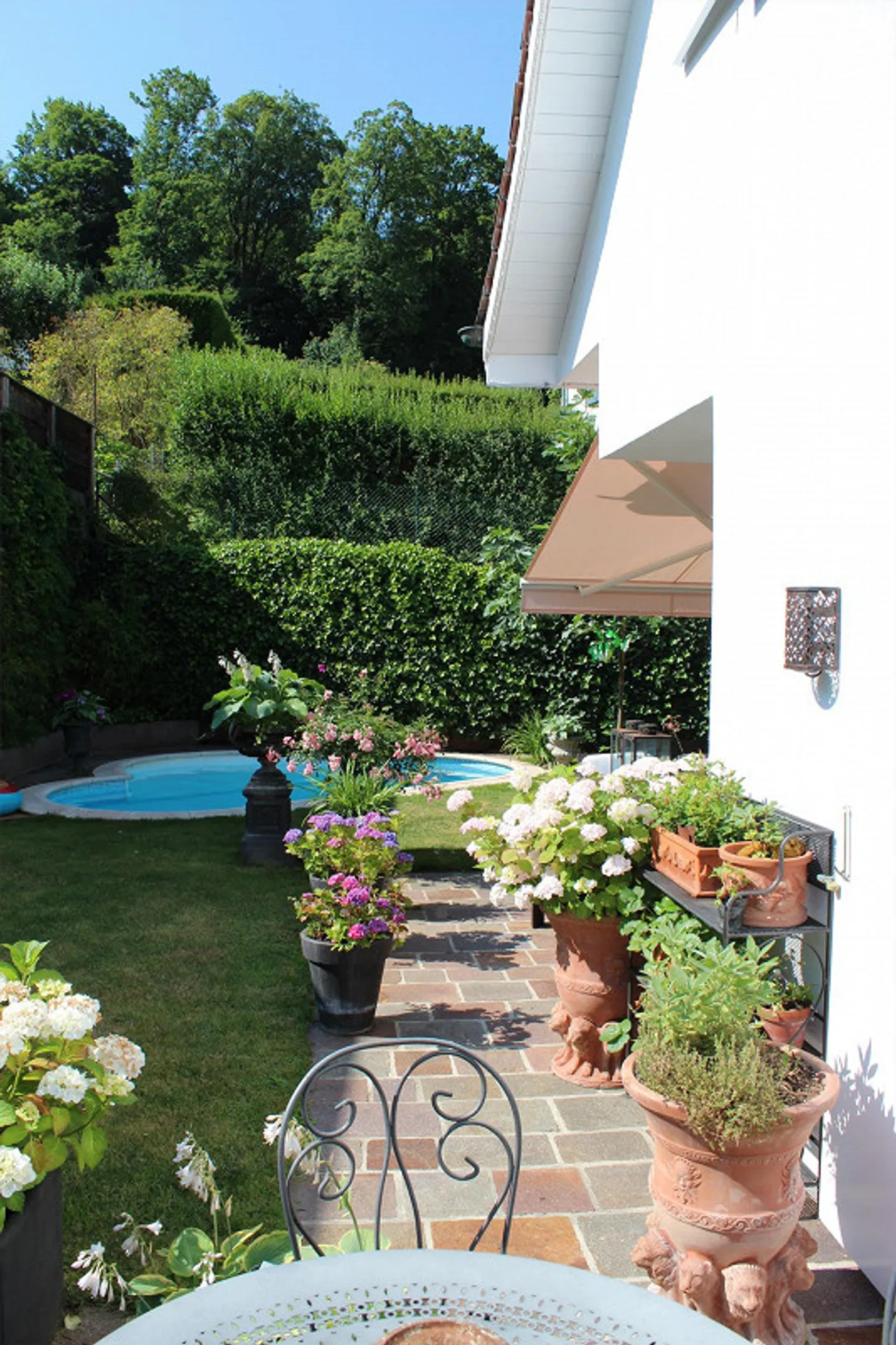 Exklusives Einfamilienhaus mit 6,5 Zimmern, Garten und Pool in Riehen - Foto 6 von 15
