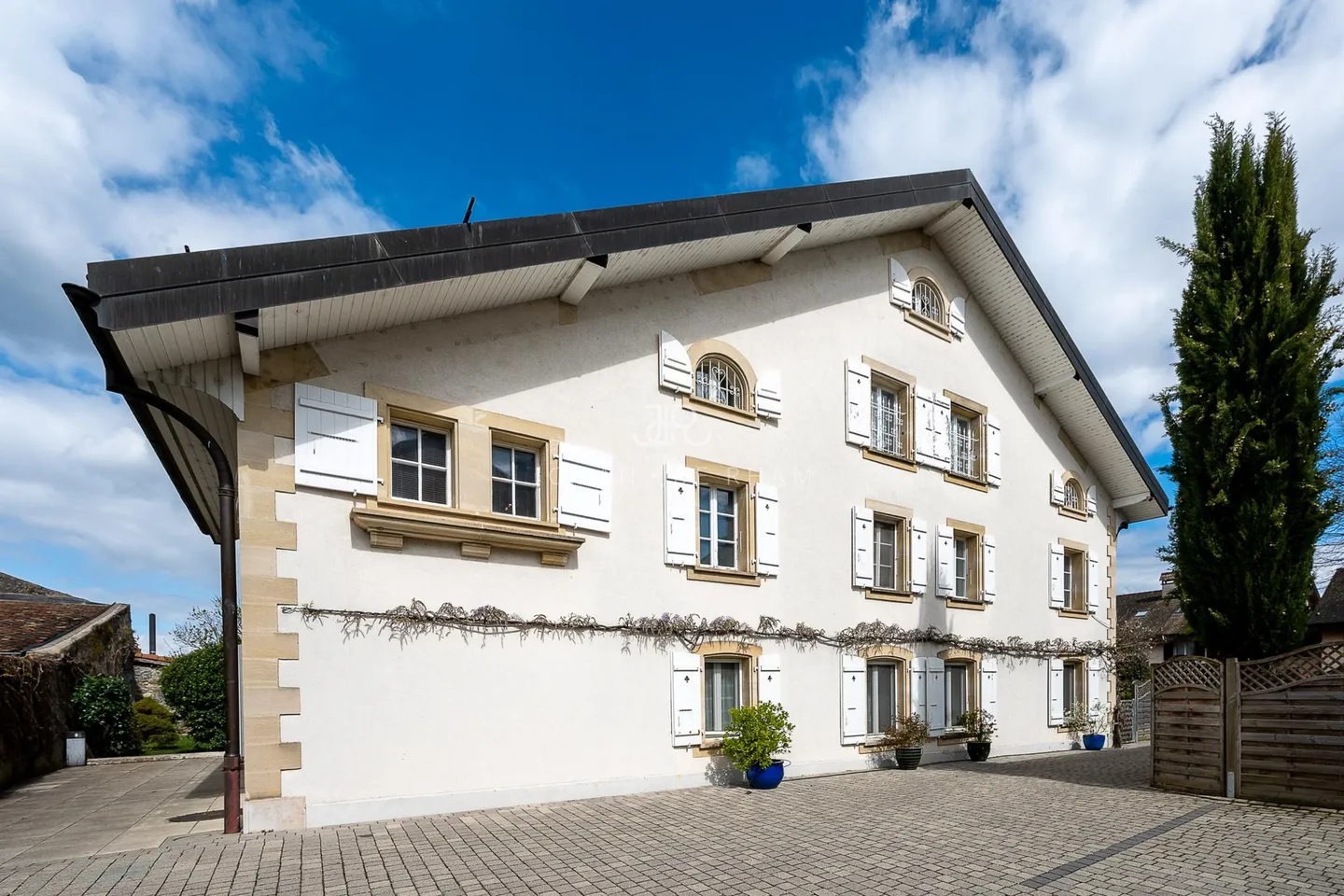 Family apartment in the village center - Photo 1 of 13