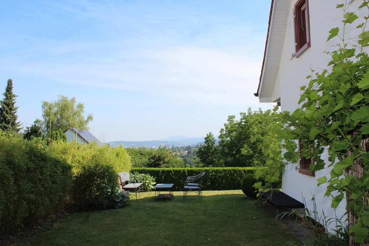Exklusives Einfamilienhaus mit 6,5 Zimmern, Garten und Pool in Riehen - Foto 8 von 15