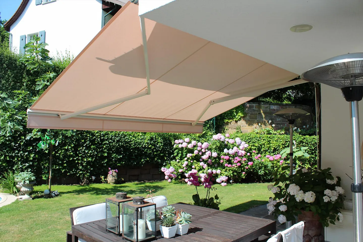 Exklusives Einfamilienhaus mit 6,5 Zimmern, Garten und Pool in Riehen - Foto 9 von 15